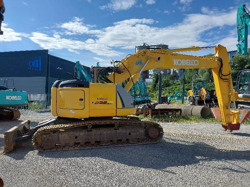 New Holland E235B SRNLC + GPS Steuerung - Excavadora de cadenas: foto 3 New Holland E235B SRNLC + GPS Steuerung - Excavadora de cadenas: foto 3