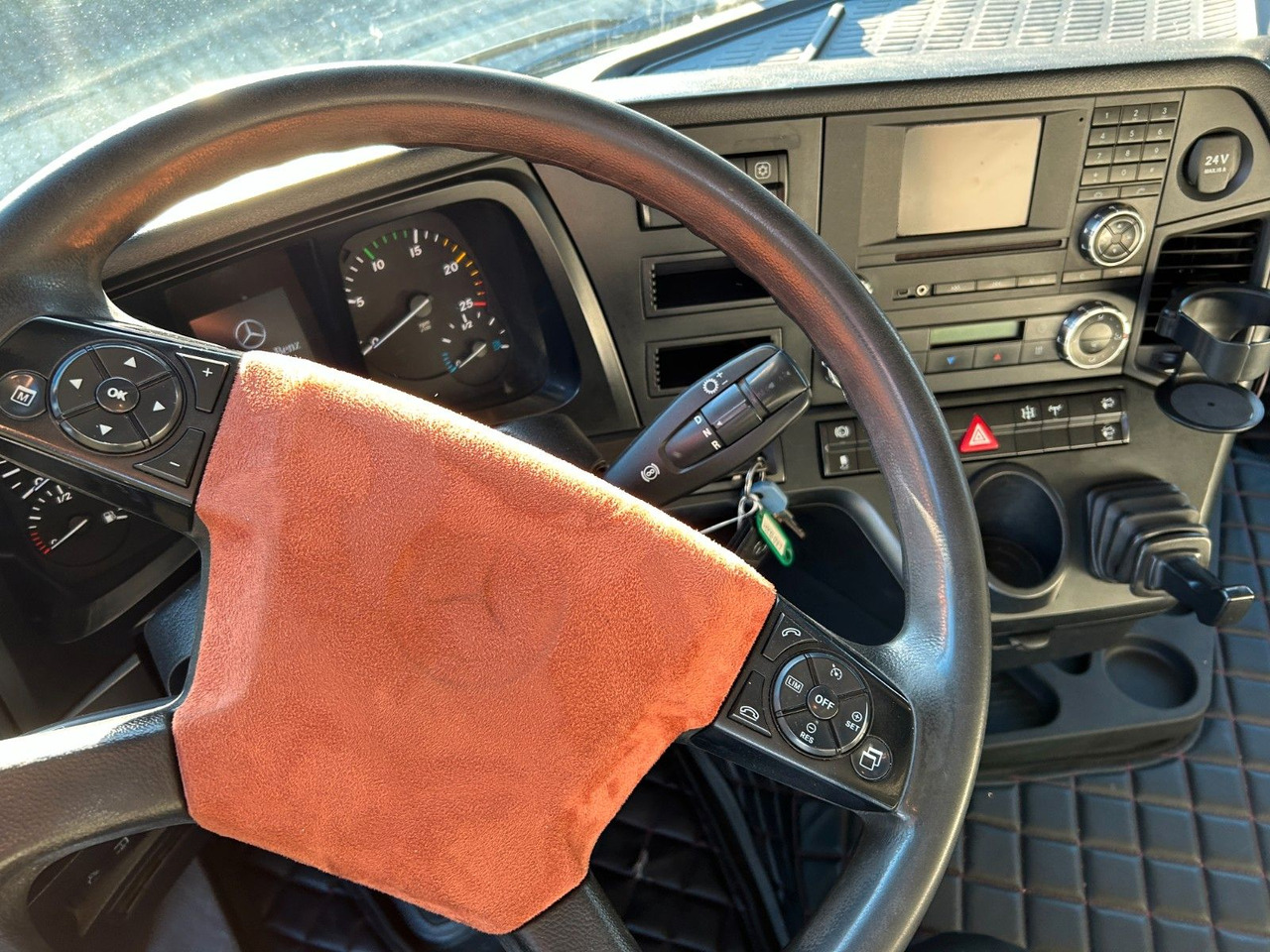 Cabeza tractora Mercedes-Benz 1845 Arocs SZM 4x4 HAD: foto 22 Cabeza tractora Mercedes-Benz 1845 Arocs SZM 4x4 HAD: foto 22