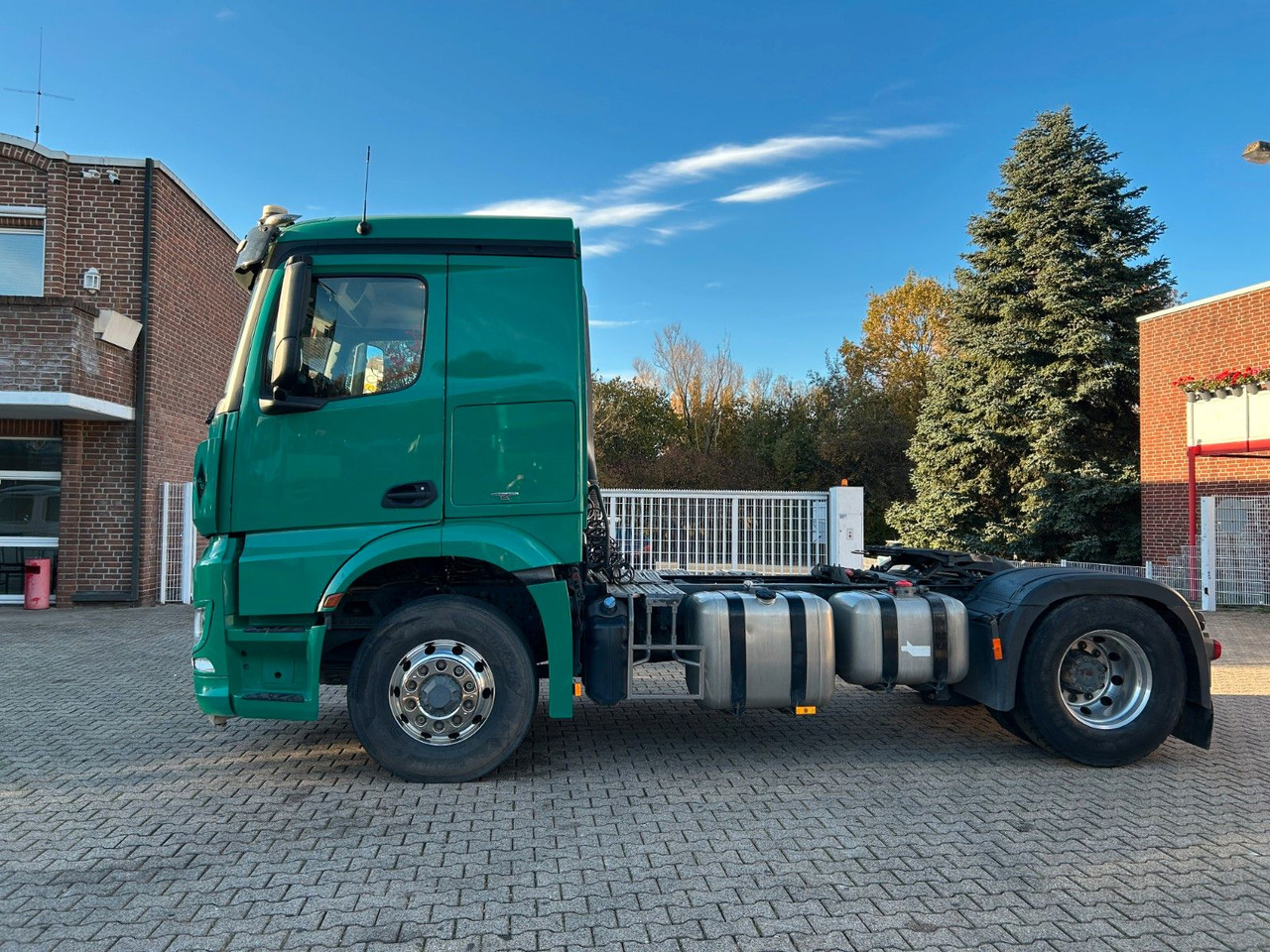 Mercedes-Benz 1845 Arocs SZM 4x4 HAD - Cabeza tractora: foto 2 Mercedes-Benz 1845 Arocs SZM 4x4 HAD - Cabeza tractora: foto 2