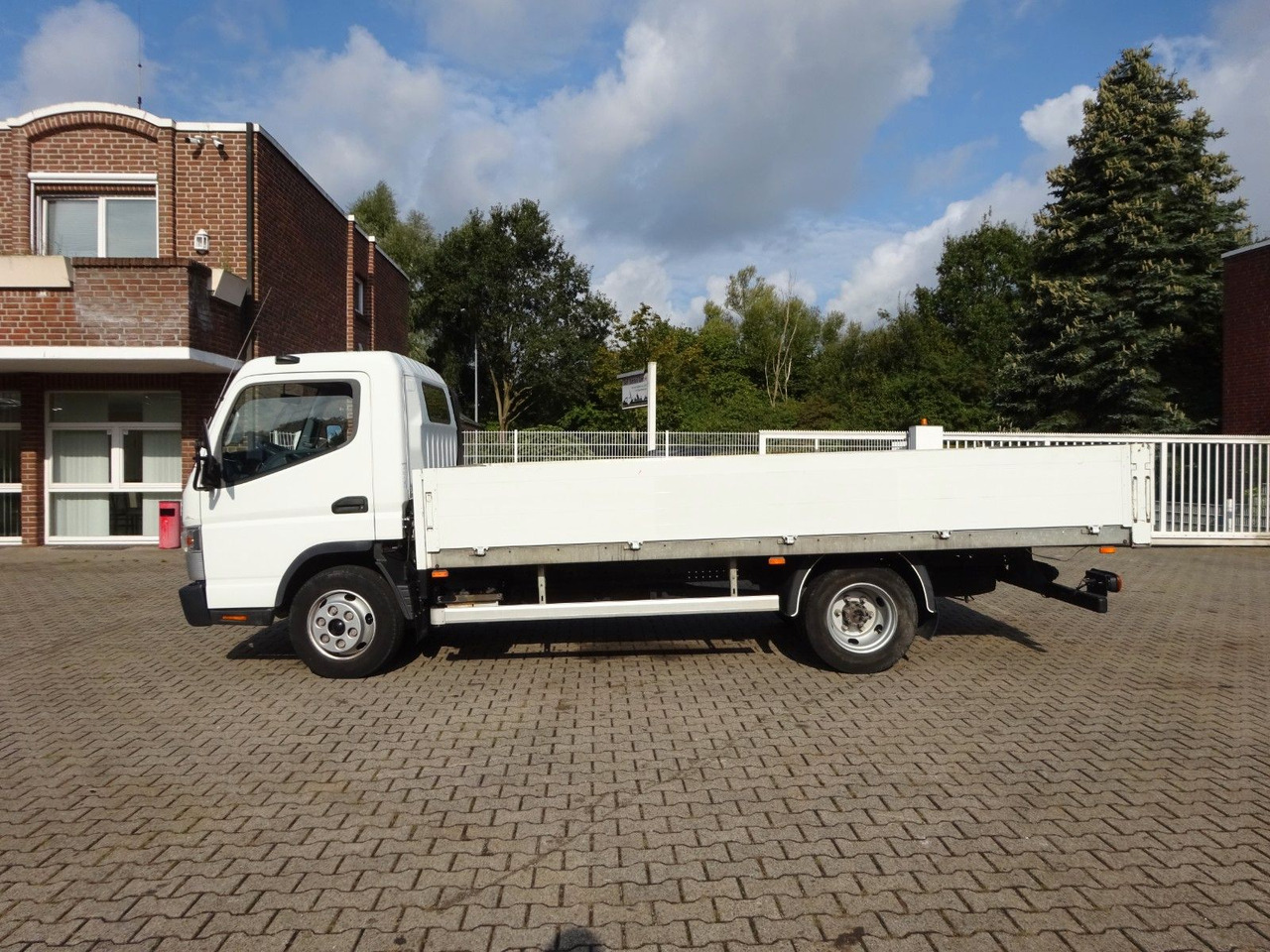 FUSO CANTER 7C15 Pritsche 4x2 - Caja abierta furgoneta: foto 2 FUSO CANTER 7C15 Pritsche 4x2 - Caja abierta furgoneta: foto 2
