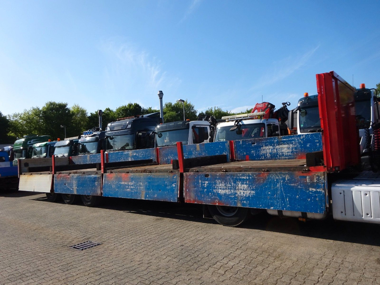 Fliegl Sattelpritsche mit Bordwänden und 3 Achsen - Semirremolque plataforma/ Caja abierta: foto 3 Fliegl Sattelpritsche mit Bordwänden und 3 Achsen - Semirremolque plataforma/ Caja abierta: foto 3