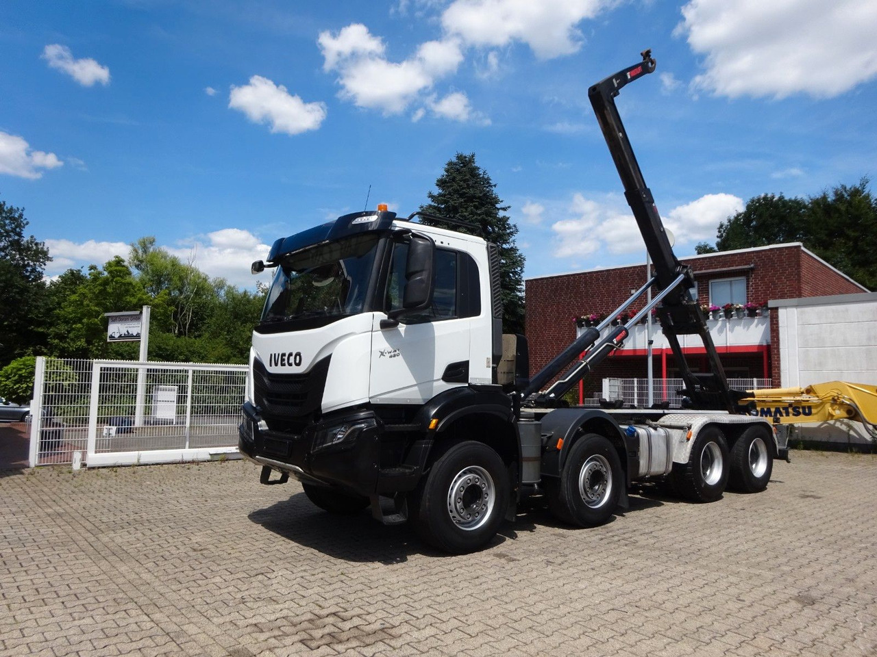 Iveco X-WAY 480 HIAB ABROLLER 8x4 - Camión multibasculante: foto 1 Iveco X-WAY 480 HIAB ABROLLER 8x4 - Camión multibasculante: foto 1