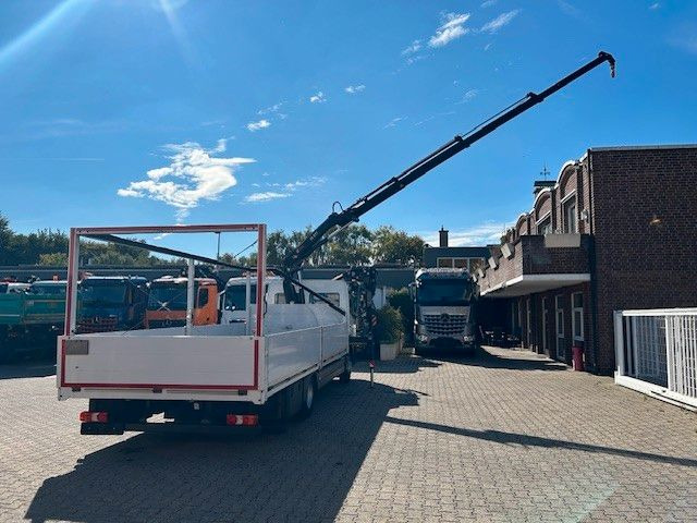 Mercedes-Benz 1221 Pritsche + HIAB XS077 ES 3 - 4x2 weiß - Camión caja abierta, Camión grúa: foto 4 Mercedes-Benz 1221 Pritsche + HIAB XS077 ES 3 - 4x2 weiß - Camión caja abierta, Camión grúa: foto 4