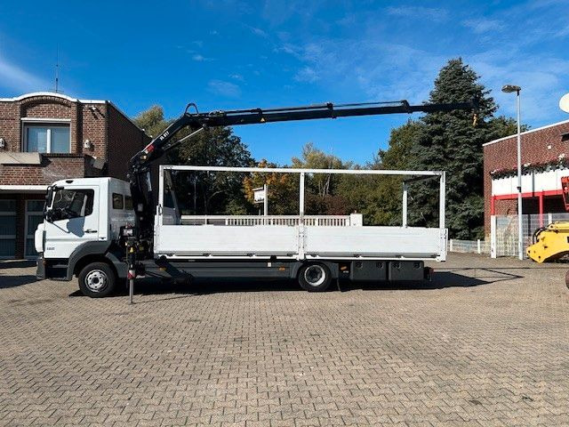 Mercedes-Benz 1221 Pritsche + HIAB XS077 ES 3 - 4x2 weiß - Camión caja abierta, Camión grúa: foto 2 Mercedes-Benz 1221 Pritsche + HIAB XS077 ES 3 - 4x2 weiß - Camión caja abierta, Camión grúa: foto 2