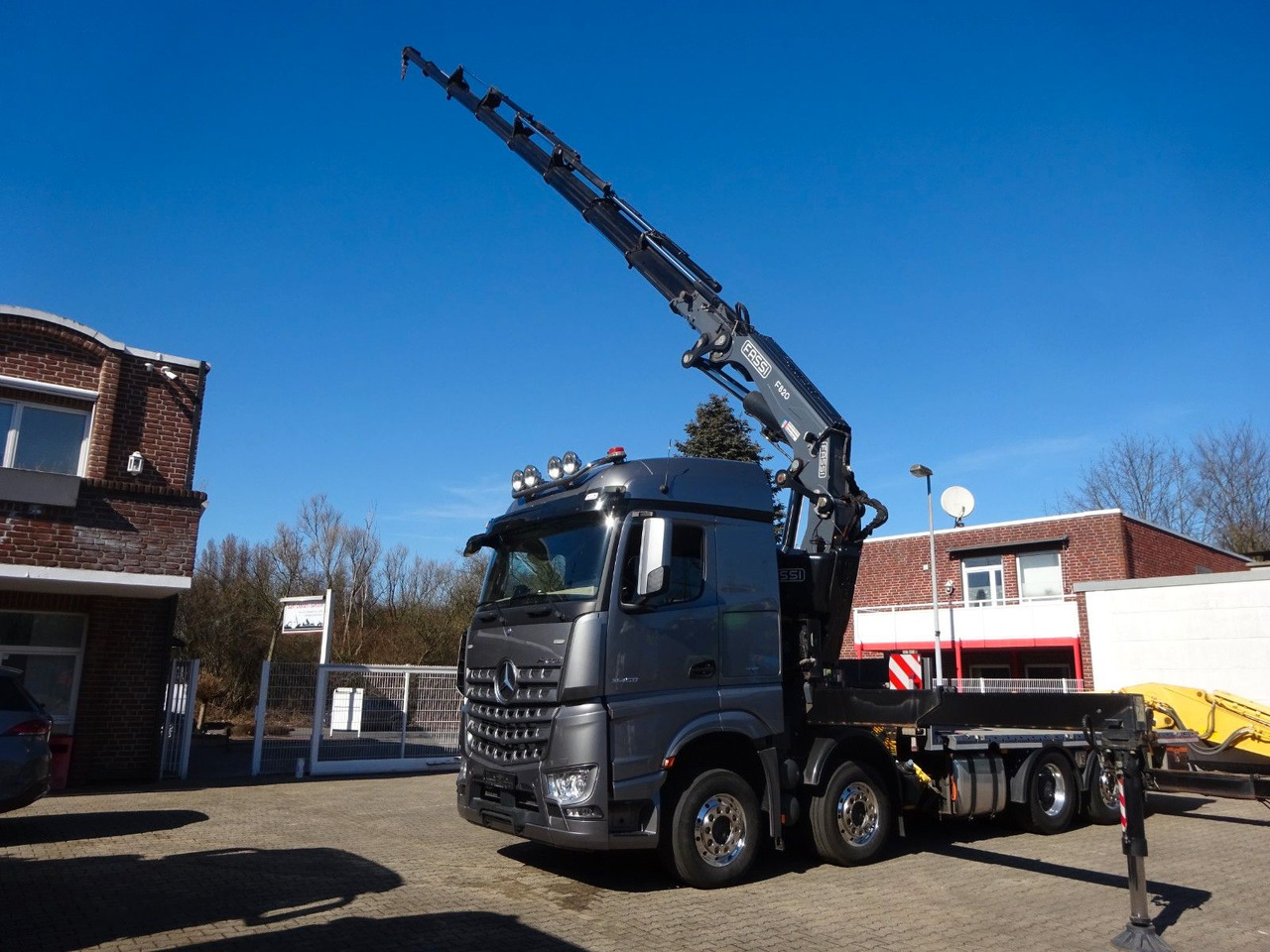 Mercedes-Benz 3453 Plattform + Fassi F820 Kran 8x2 Mercedes-Benz 3453 FASSI F820 Kran 8x Hydr. Ausschub - Camión grúa, Camión caja abierta: foto 4 Mercedes-Benz 3453 Plattform + Fassi F820 Kran 8x2 Mercedes-Benz 3453 FASSI F820 Kran 8x Hydr. Ausschub - Camión grúa, Camión caja abierta: foto 4