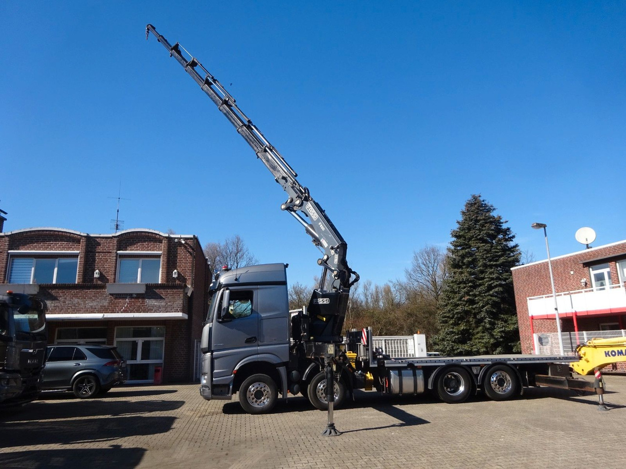 Mercedes-Benz 3453 Plattform + Fassi F820 Kran 8x2 Mercedes-Benz 3453 FASSI F820 Kran 8x Hydr. Ausschub - Camión grúa, Camión caja abierta: foto 1 Mercedes-Benz 3453 Plattform + Fassi F820 Kran 8x2 Mercedes-Benz 3453 FASSI F820 Kran 8x Hydr. Ausschub - Camión grúa, Camión caja abierta: foto 1
