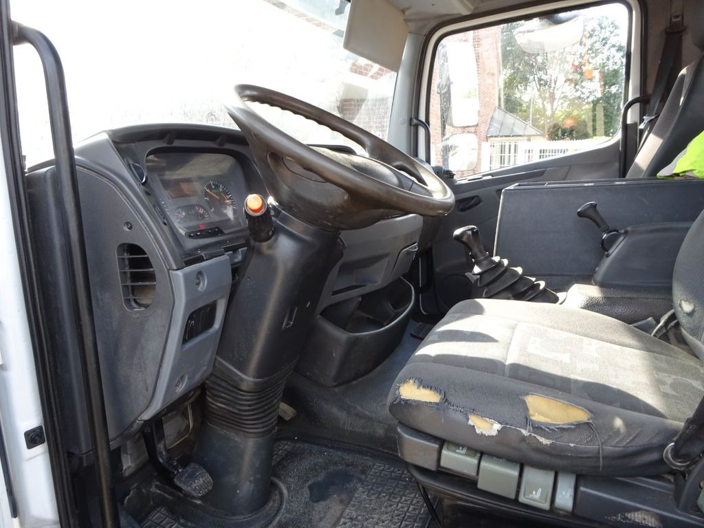 Foto del interior 1: Volquete furgoneta Mercedes-Benz 818 Atego MEILLER 3Skipper + Terex 36.2 Kran 4x2 Mercedes-Benz 818 Atego MEILLER 3Skipper + Terex 36.2 Kran 4x2