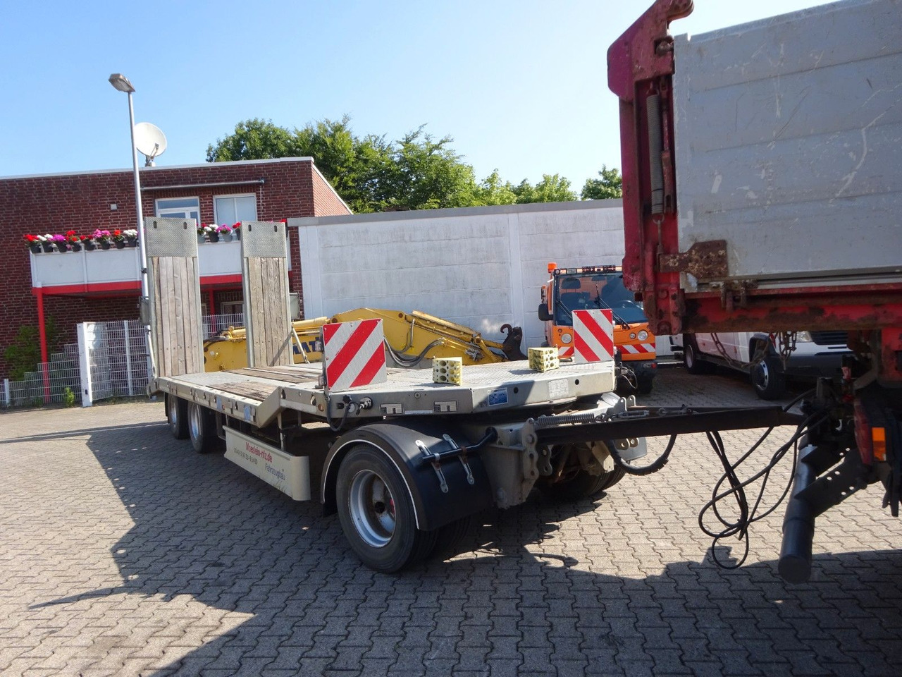 Möslein Tieflader Anhänger mit 3 Achsen und Rampen - Remolque góndola rebajadas: foto 4 Möslein Tieflader Anhänger mit 3 Achsen und Rampen - Remolque góndola rebajadas: foto 4