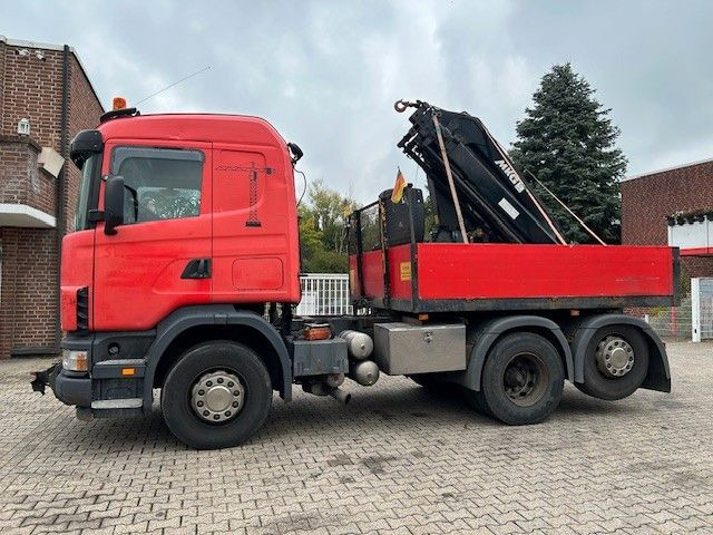 Scania 124 L 470 Pritsche + MKG HLK 201 HP 6x2 - Camión caja abierta, Camión grúa: foto 1 Scania 124 L 470 Pritsche + MKG HLK 201 HP 6x2 - Camión caja abierta, Camión grúa: foto 1