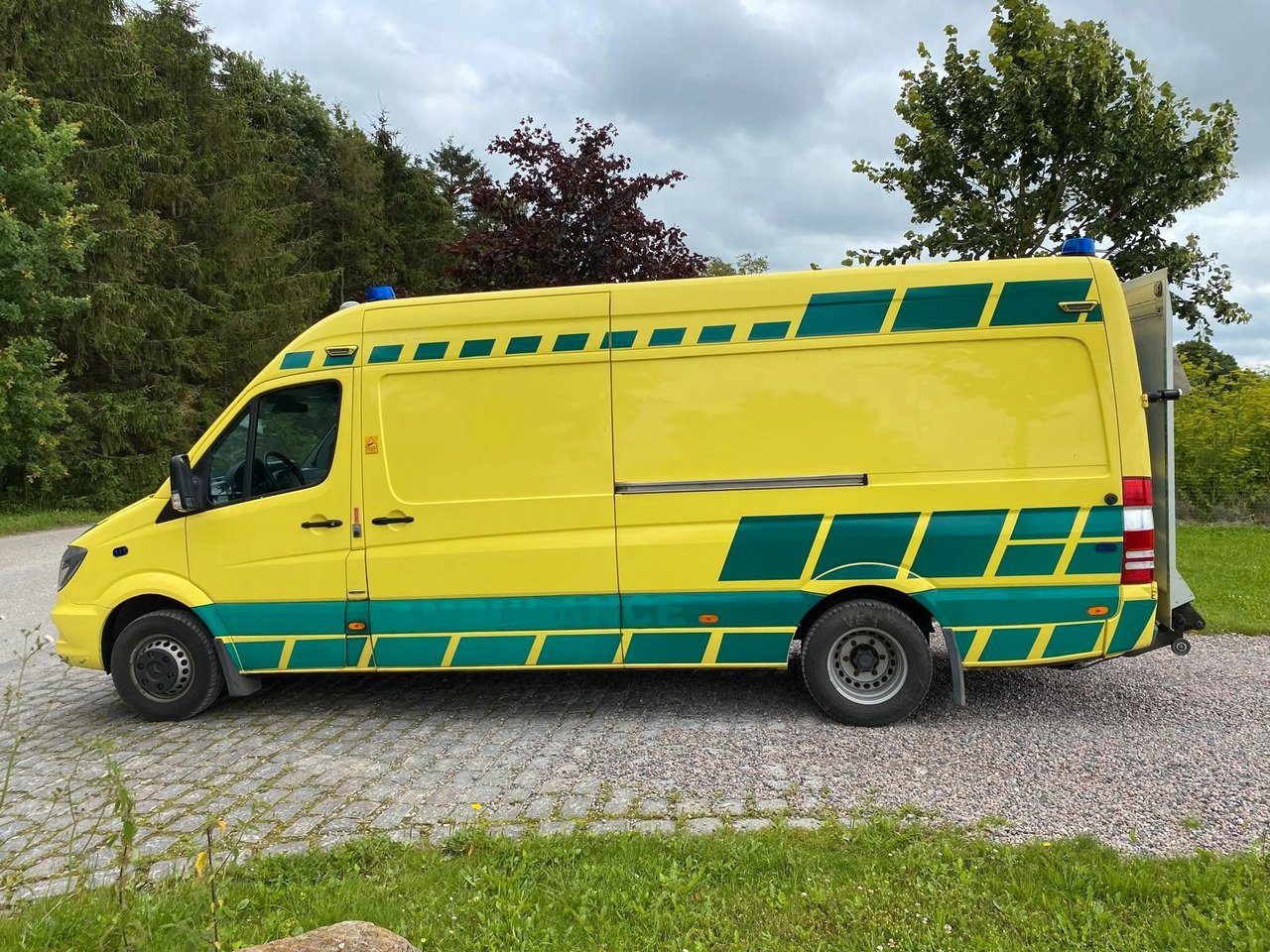 Mercedes-Benz Sprinter 519 CDI MAXI +Lift *20 000€ netto - Ambulancia: foto 4 Mercedes-Benz Sprinter 519 CDI MAXI +Lift *20 000€ netto - Ambulancia: foto 4