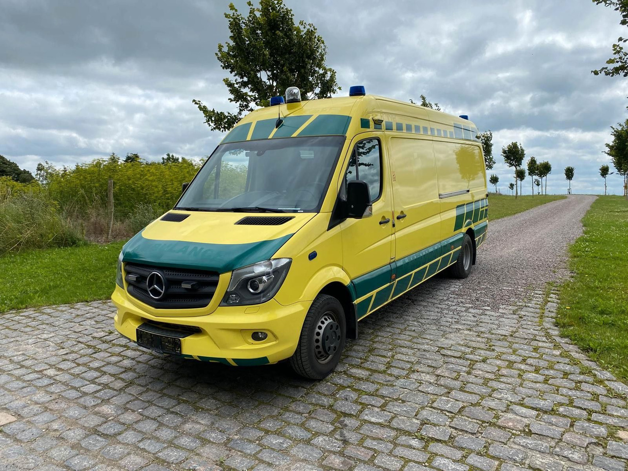 Mercedes-Benz Sprinter 519 CDI MAXI +Lift *20 000€ netto - Ambulancia: foto 3 Mercedes-Benz Sprinter 519 CDI MAXI +Lift *20 000€ netto - Ambulancia: foto 3