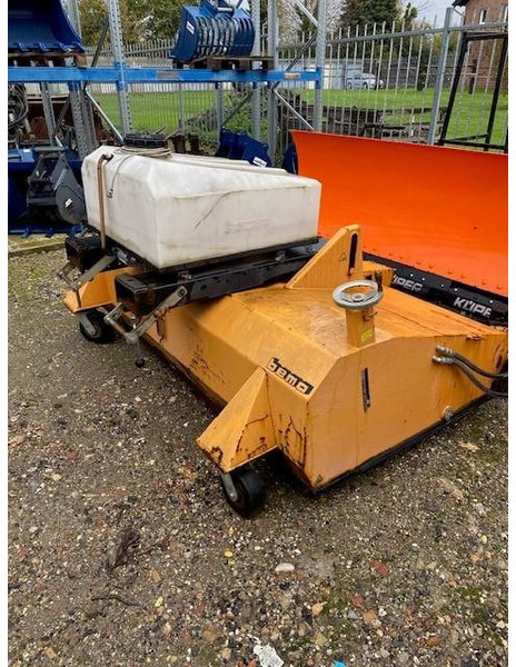 Bema 40 Classic 2050 Kehrbesen 2.200 EUR - Barredora cucharón para Maquinaria de construcción: foto 1 Bema 40 Classic 2050 Kehrbesen 2.200 EUR - Barredora cucharón para Maquinaria de construcción: foto 1