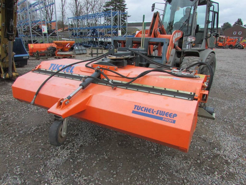 Tuchel Profi 600-230 Kehrbesen / 6.500 EUR - Barredora cucharón para Maquinaria de construcción: foto 1 Tuchel Profi 600-230 Kehrbesen / 6.500 EUR - Barredora cucharón para Maquinaria de construcción: foto 1