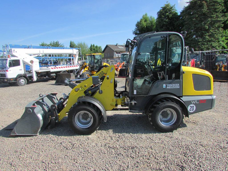 WACKER NEUSON WL 32 Radlader / 39.000 EUR - Cargadora de ruedas: foto 1 WACKER NEUSON WL 32 Radlader / 39.000 EUR - Cargadora de ruedas: foto 1