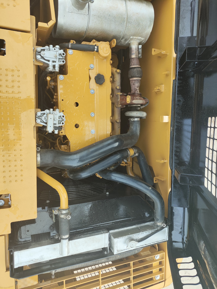 CATERPILLAR 320D2 - Excavadora de cadenas: foto 4 CATERPILLAR 320D2 - Excavadora de cadenas: foto 4