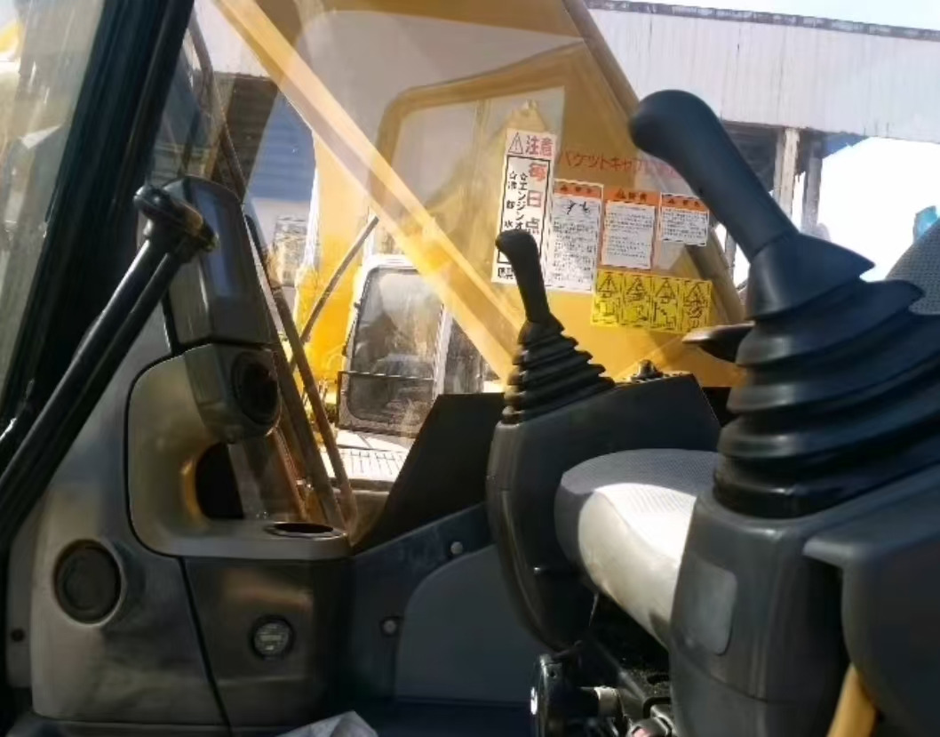 CATERPILLAR 325 D - Excavadora de cadenas: foto 5 CATERPILLAR 325 D - Excavadora de cadenas: foto 5