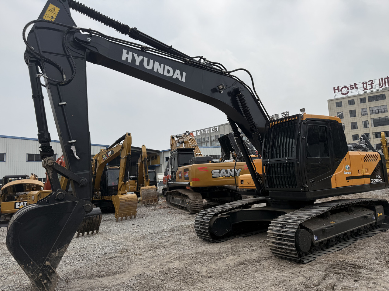 HYUNDAI HX220HD - Excavadora de cadenas: foto 2 HYUNDAI HX220HD - Excavadora de cadenas: foto 2