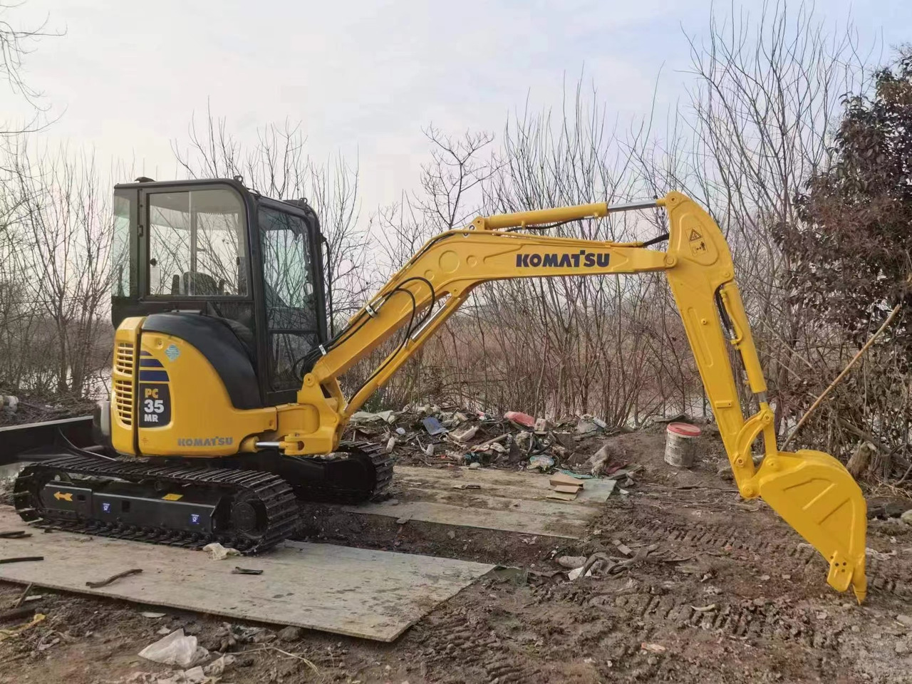 KOMATSU PC 35 MR - Excavadora de cadenas: foto 1 KOMATSU PC 35 MR - Excavadora de cadenas: foto 1