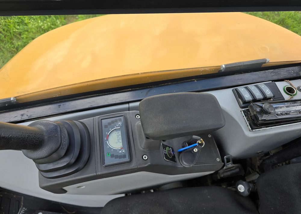 Caterpillar - Miniexcavadora: foto 4 Caterpillar - Miniexcavadora: foto 4