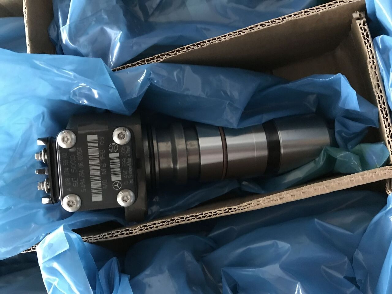 Bosch 028745902 Mercedes-Benz AXOR-ATEGO-ACTROS MERCEDES truck - Bomba de combustible para Camión: foto 2 Bosch 028745902 Mercedes-Benz AXOR-ATEGO-ACTROS MERCEDES truck - Bomba de combustible para Camión: foto 2