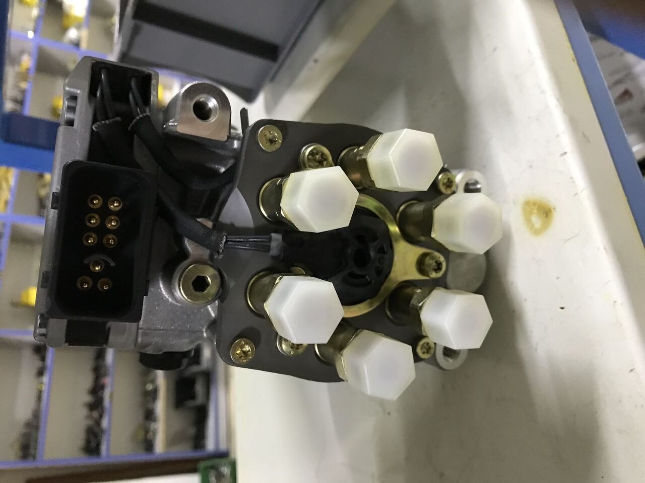 Bosch 2018 51111037590 MAN Hİ-EX - Bomba de combustible para Camión: foto 3 Bosch 2018 51111037590 MAN Hİ-EX - Bomba de combustible para Camión: foto 3