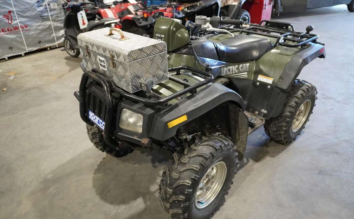 2005 ATV Artic Cat 375 ccm-Vinsj - Tractor: foto 1 2005 ATV Artic Cat 375 ccm-Vinsj - Tractor: foto 1