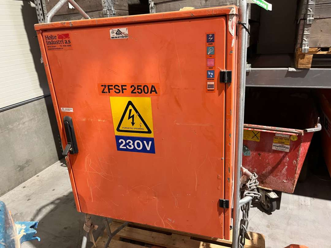 Herramienta/ Equipo Holte strømskap 230 V: foto 1