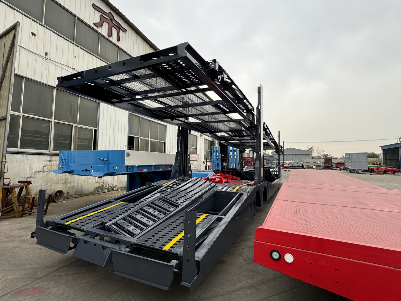 - Semirremolque portavehículos: foto 4 - Semirremolque portavehículos: foto 4