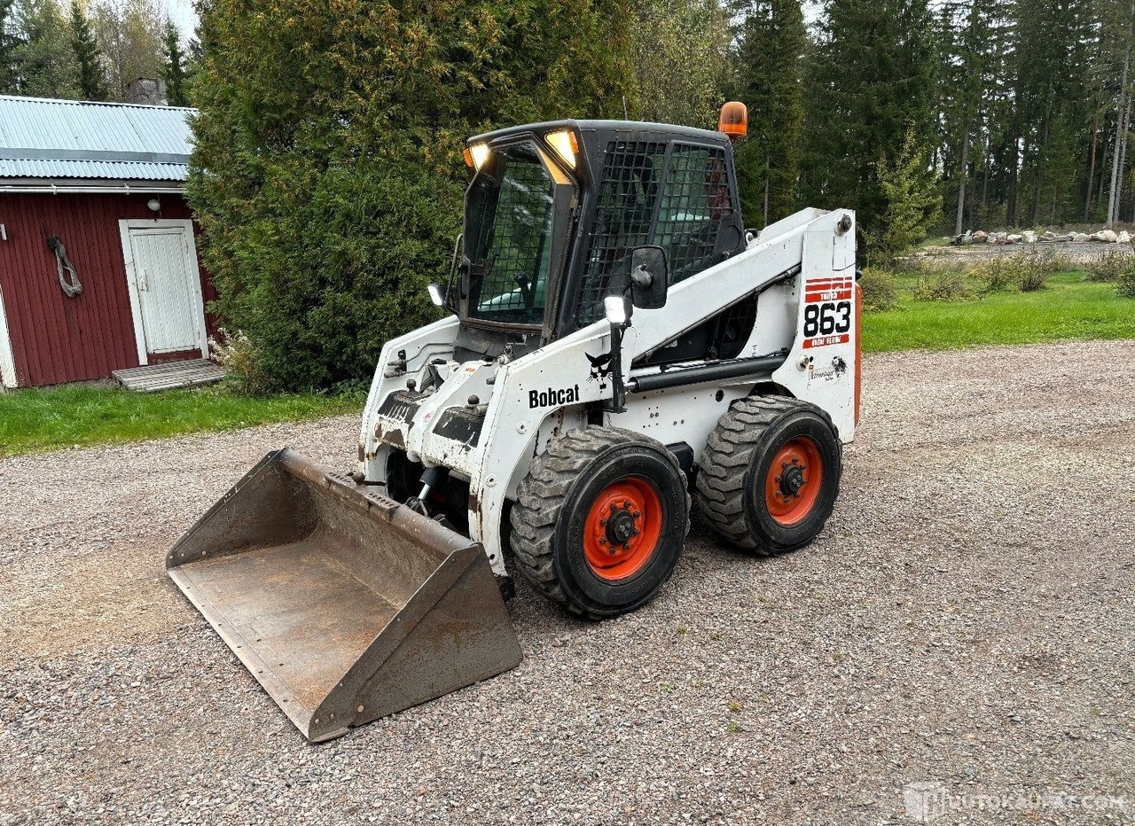 Bobcat 863, 2001, 2.7 l, 5120h, Askola - Minicargadora: foto 1 Bobcat 863, 2001, 2.7 l, 5120h, Askola - Minicargadora: foto 1