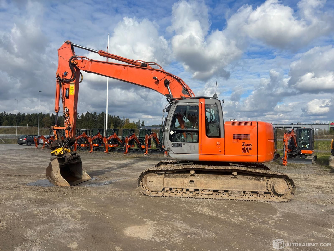Hitachi ZX 225 USR lc kaivinkone, Lieto - Excavadora de cadenas: foto 1 Hitachi ZX 225 USR lc kaivinkone, Lieto - Excavadora de cadenas: foto 1