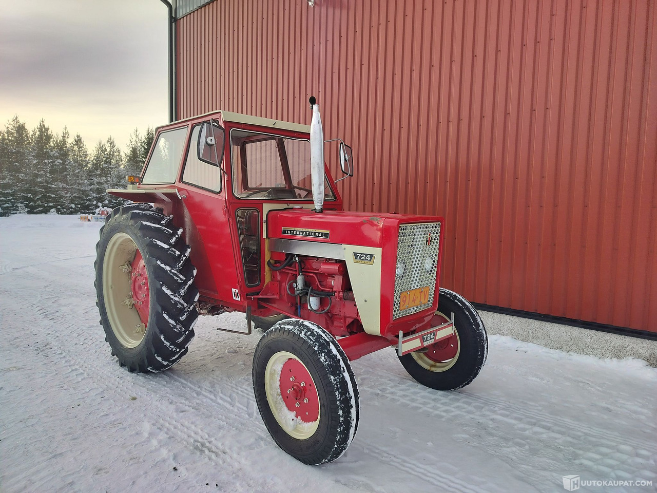 International 724, Oulu - Tractor: foto 3 International 724, Oulu - Tractor: foto 3