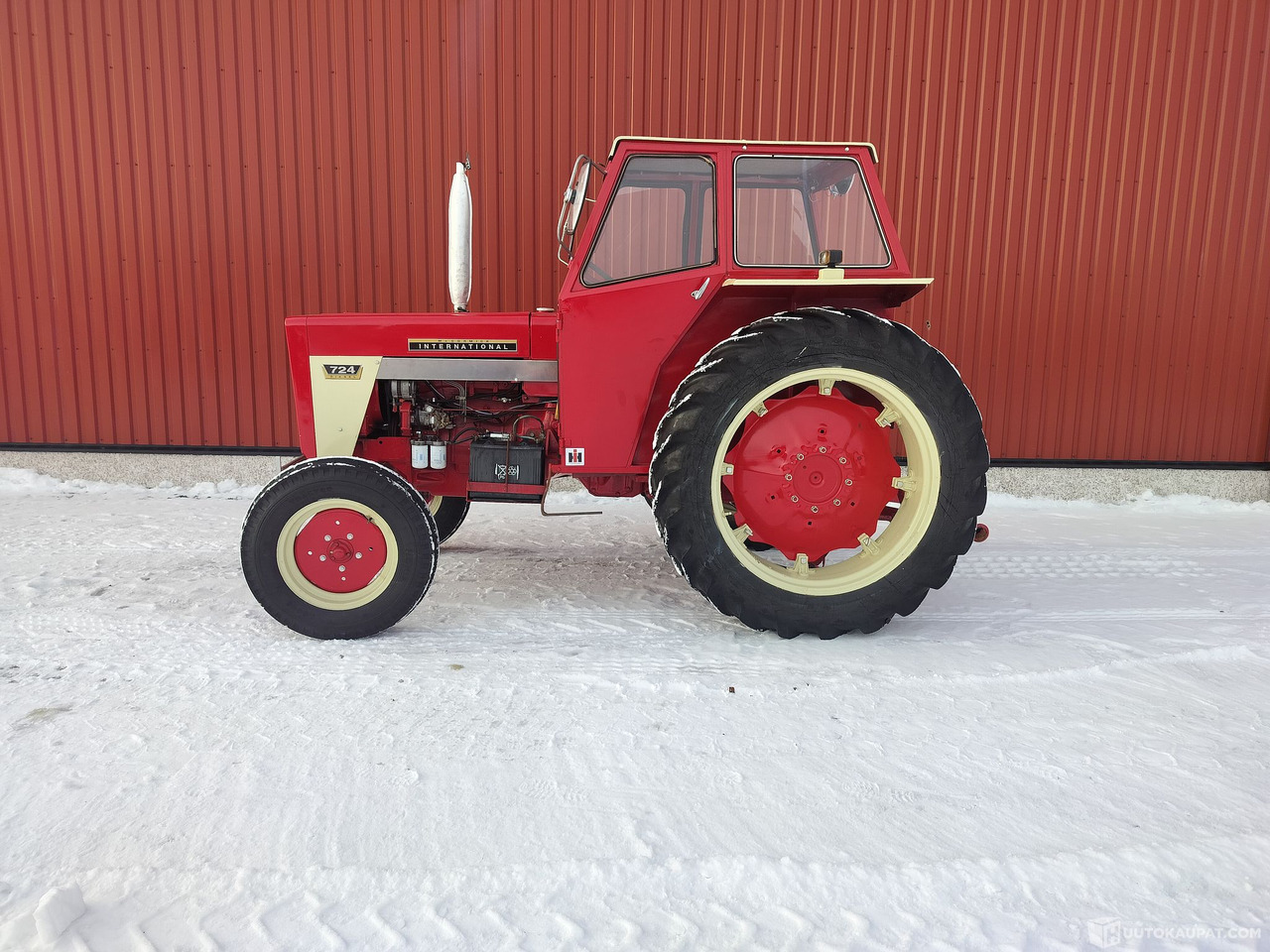 International 724, Oulu - Tractor: foto 2 International 724, Oulu - Tractor: foto 2
