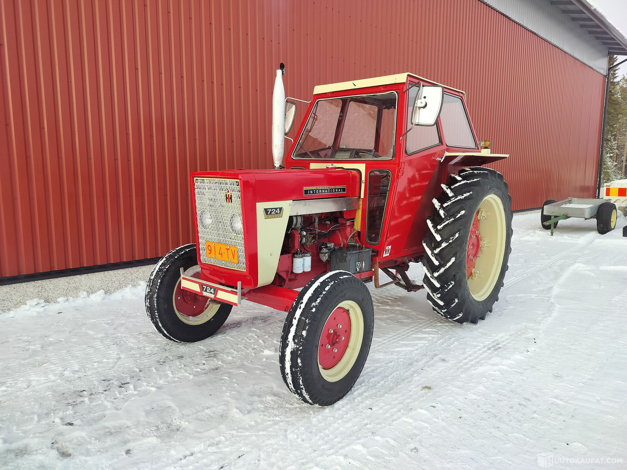 International 724, Oulu - Tractor: foto 1 International 724, Oulu - Tractor: foto 1