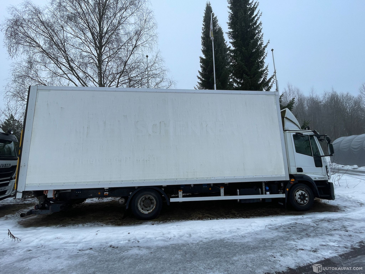 Iveco 140E, 2014 Umpikorinen Kuorma-auto, Hämeenlinna - Camión caja cerrada: foto 4 Iveco 140E, 2014 Umpikorinen Kuorma-auto, Hämeenlinna - Camión caja cerrada: foto 4