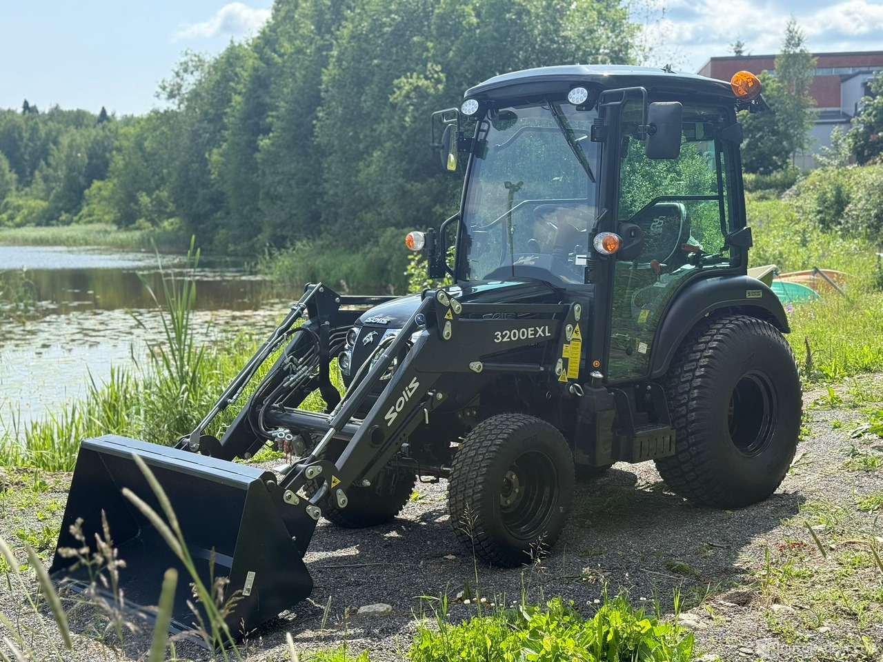 Solis 26 HST ohjaamolla ja etukuormaajalla, 2024, alvillinen, lähes ajamaton, Jyväskylä - Maquinaria agrícola: foto 1 Solis 26 HST ohjaamolla ja etukuormaajalla, 2024, alvillinen, lähes ajamaton, Jyväskylä - Maquinaria agrícola: foto 1