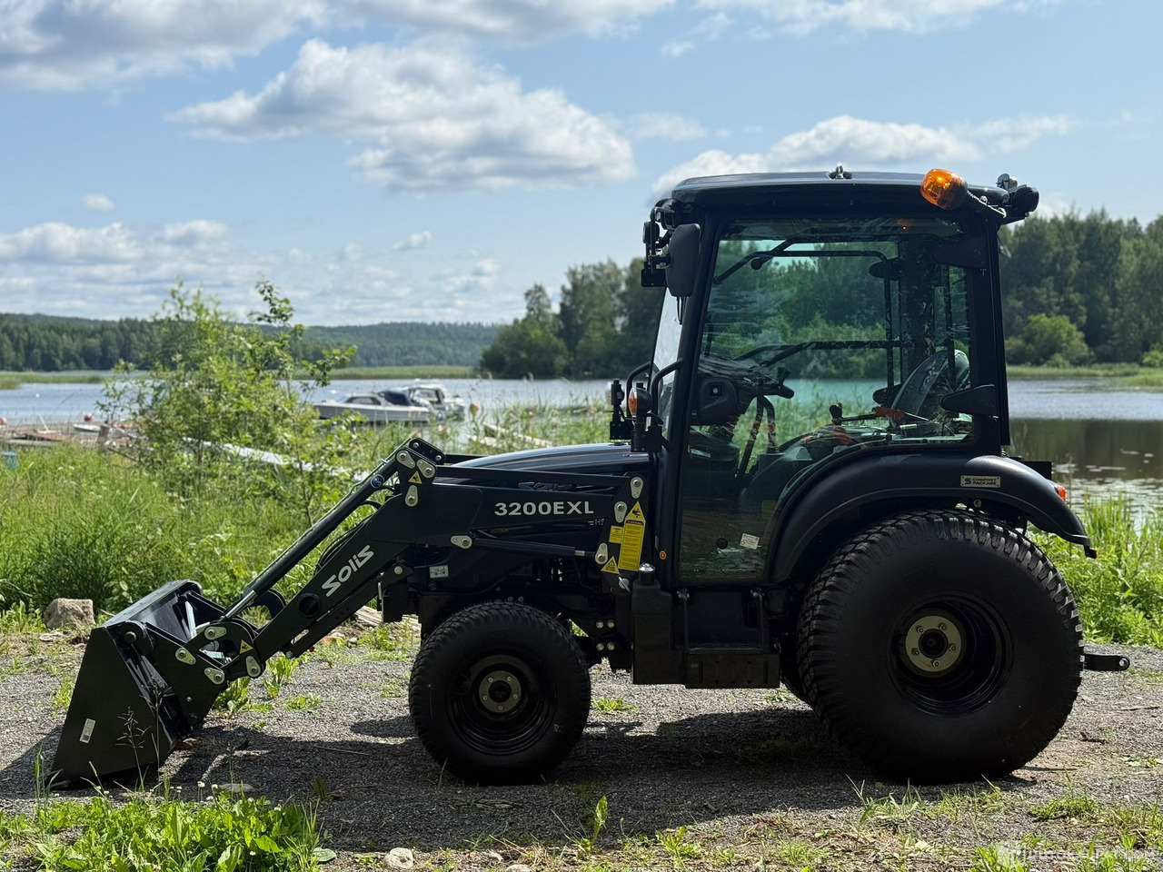 Solis 26 HST ohjaamolla ja etukuormaajalla, 2024, alvillinen, lähes ajamaton, Jyväskylä - Maquinaria agrícola: foto 2 Solis 26 HST ohjaamolla ja etukuormaajalla, 2024, alvillinen, lähes ajamaton, Jyväskylä - Maquinaria agrícola: foto 2