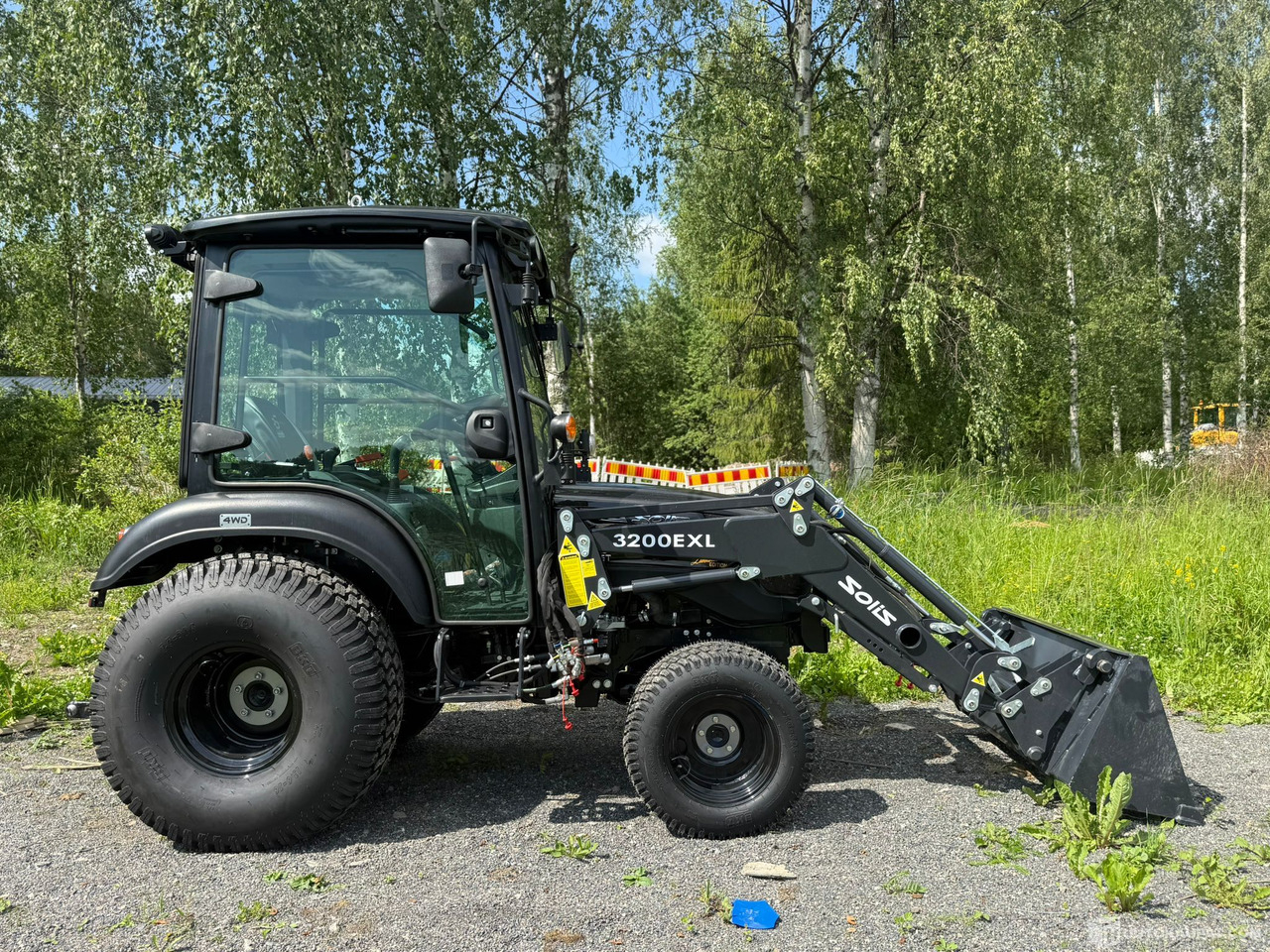 Solis 26 HST ohjaamolla ja etukuormaajalla, 2024, alvillinen, lähes ajamaton, Jyväskylä - Maquinaria agrícola: foto 5 Solis 26 HST ohjaamolla ja etukuormaajalla, 2024, alvillinen, lähes ajamaton, Jyväskylä - Maquinaria agrícola: foto 5