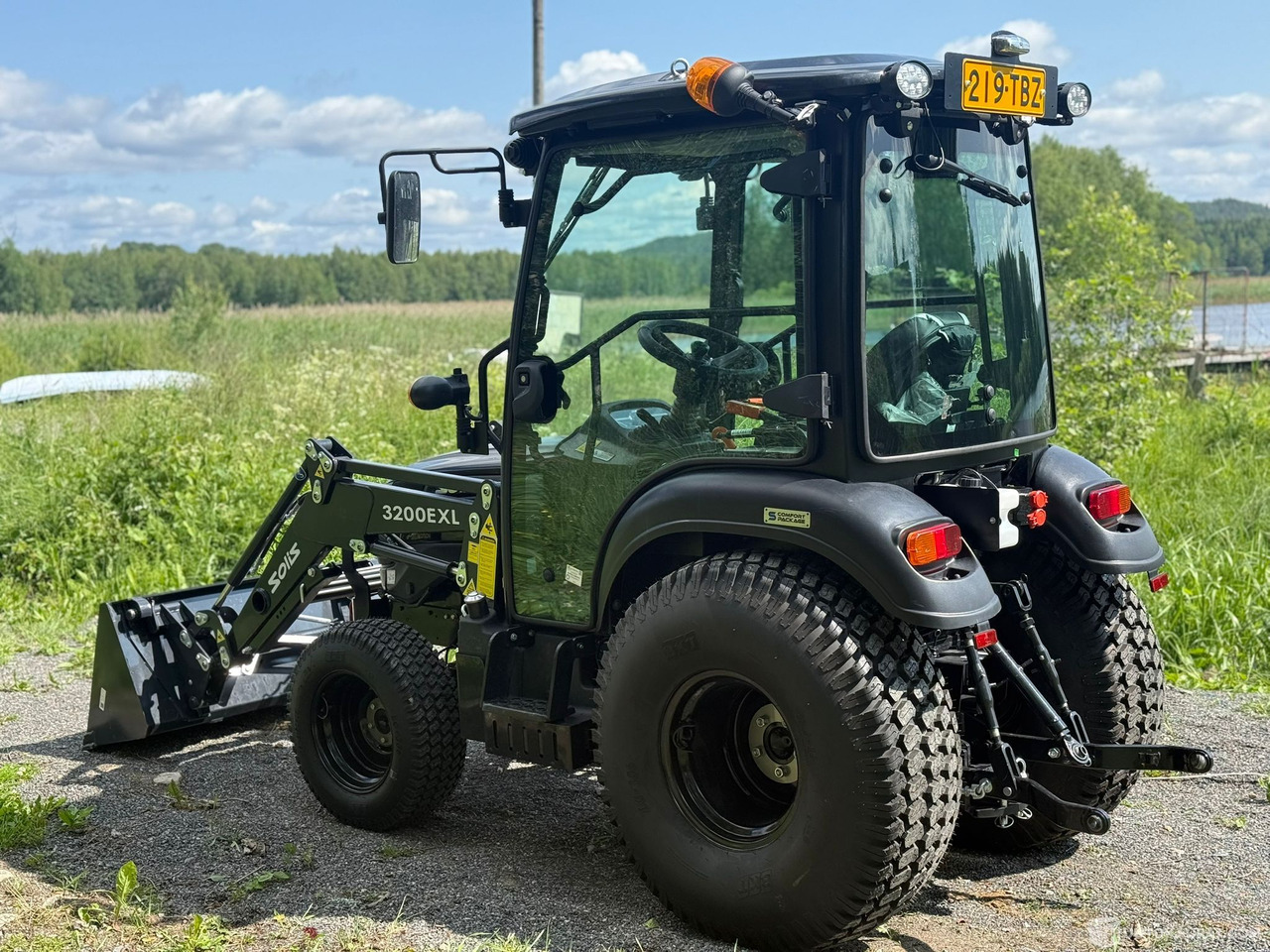 Solis 26 HST ohjaamolla ja etukuormaajalla, 2024, alvillinen, lähes ajamaton, Jyväskylä - Maquinaria agrícola: foto 3 Solis 26 HST ohjaamolla ja etukuormaajalla, 2024, alvillinen, lähes ajamaton, Jyväskylä - Maquinaria agrícola: foto 3