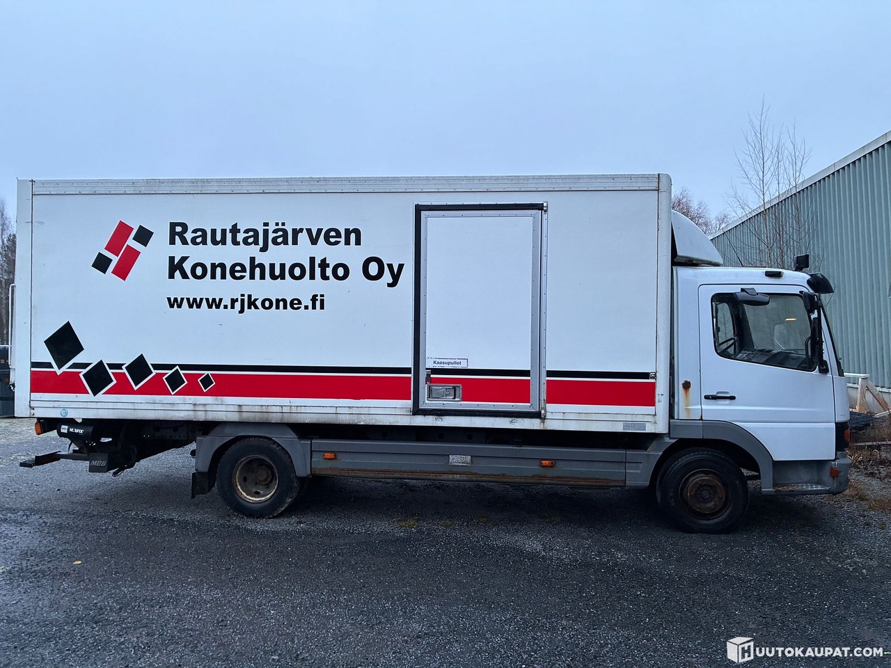 Mercedes-Benz 1017 box-body truck, Tampere - Camión caja cerrada: foto 4 Mercedes-Benz 1017 box-body truck, Tampere - Camión caja cerrada: foto 4