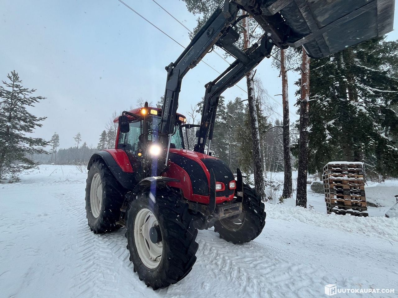 Valtra C130 4x4/242 with front loader, 2005, Forssa - Otros maquinaria: foto 2 Valtra C130 4x4/242 with front loader, 2005, Forssa - Otros maquinaria: foto 2