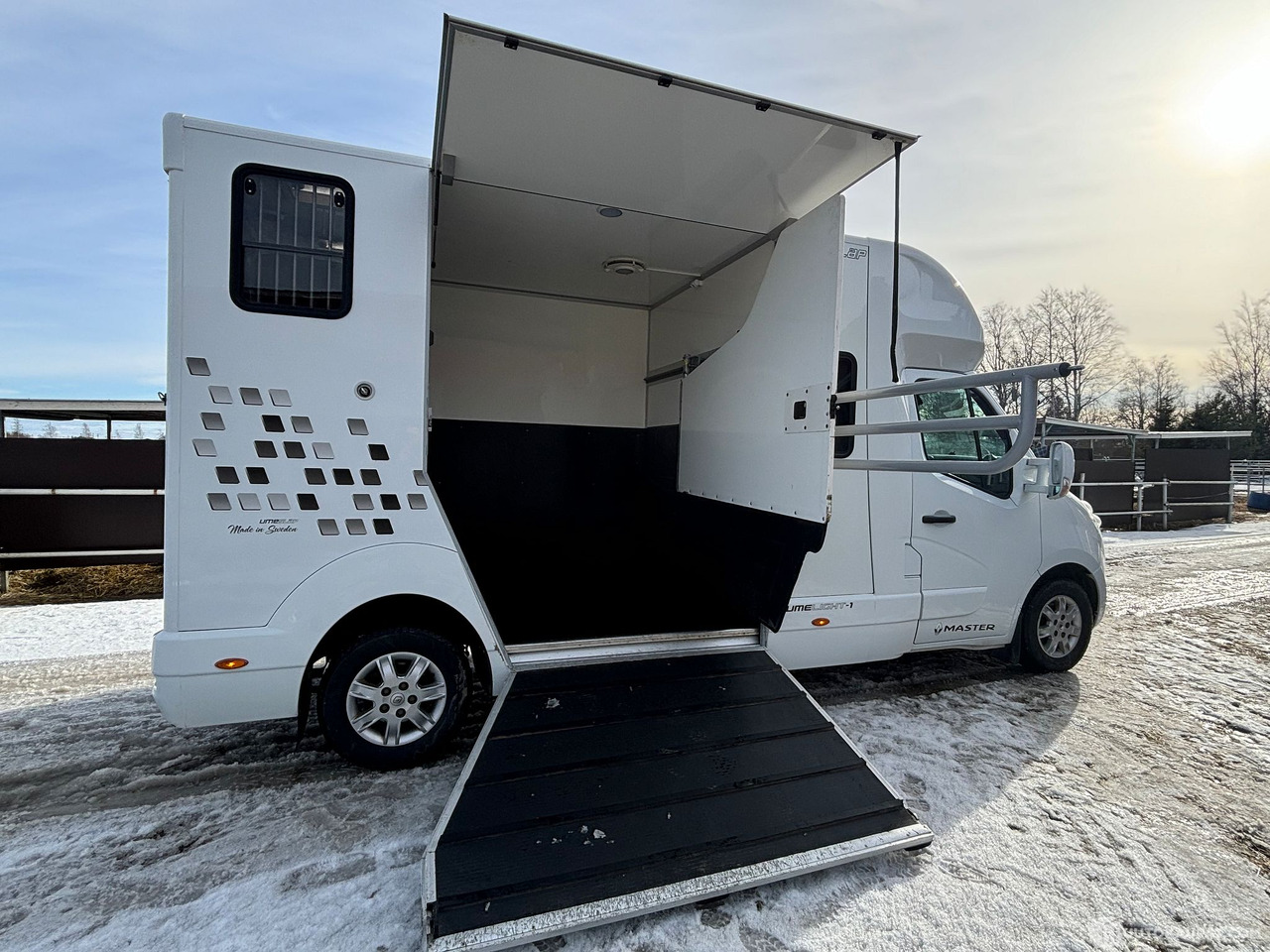 Renault Master Umesläp Hevoskuljetusauto, 2018, Ylivieska - Autocaravana perfilada: foto 2 Renault Master Umesläp Hevoskuljetusauto, 2018, Ylivieska - Autocaravana perfilada: foto 2