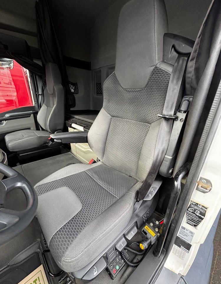 MAN TGS 18.470 NAUKA JAZDY STANDARD 4x2 / TGX 18.360 400 510 460 500 TOP STAN / ŚWIEŻO SPROWADZONY - Cabeza tractora: foto 4 MAN TGS 18.470 NAUKA JAZDY STANDARD 4x2 / TGX 18.360 400 510 460 500 TOP STAN / ŚWIEŻO SPROWADZONY - Cabeza tractora: foto 4