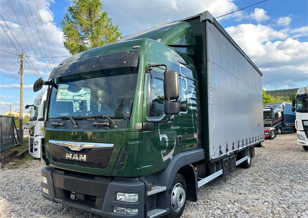 MAN TGL 12.250 GLOB UNIKAT z Niemiec BDF firanka / AUTOMAT HAK / EURO 6 / BDF 7.40 wysoki / MICHELIN 80% - Camión lona: foto 1 MAN TGL 12.250 GLOB UNIKAT z Niemiec BDF firanka / AUTOMAT HAK / EURO 6 / BDF 7.40 wysoki / MICHELIN 80% - Camión lona: foto 1