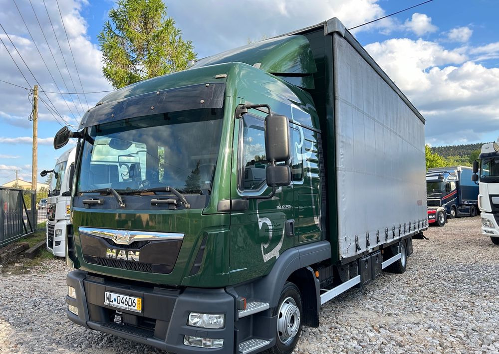MAN TGL 12.250 GLOB UNIKAT z Niemiec BDF firanka / AUTOMAT HAK / EURO 6 / BDF 7.40 wysoki / MICHELIN 80% - Camión lona: foto 3 MAN TGL 12.250 GLOB UNIKAT z Niemiec BDF firanka / AUTOMAT HAK / EURO 6 / BDF 7.40 wysoki / MICHELIN 80% - Camión lona: foto 3