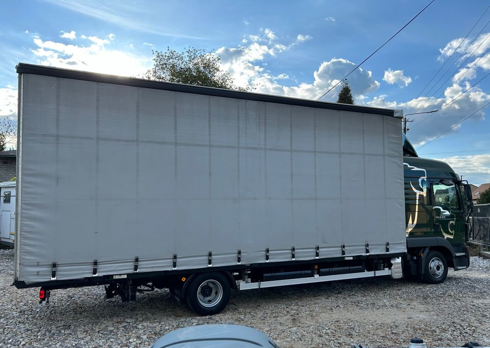 MAN TGL 12.250 GLOB UNIKAT z Niemiec BDF firanka / AUTOMAT HAK / EURO 6 / BDF 7.40 wysoki / MICHELIN 80% - Camión lona: foto 4 MAN TGL 12.250 GLOB UNIKAT z Niemiec BDF firanka / AUTOMAT HAK / EURO 6 / BDF 7.40 wysoki / MICHELIN 80% - Camión lona: foto 4