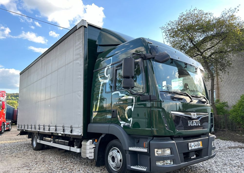 MAN TGL 12.250 GLOB UNIKAT z Niemiec BDF firanka / AUTOMAT HAK / EURO 6 / BDF 7.40 wysoki / MICHELIN 80% - Camión lona: foto 1 MAN TGL 12.250 GLOB UNIKAT z Niemiec BDF firanka / AUTOMAT HAK / EURO 6 / BDF 7.40 wysoki / MICHELIN 80% - Camión lona: foto 1