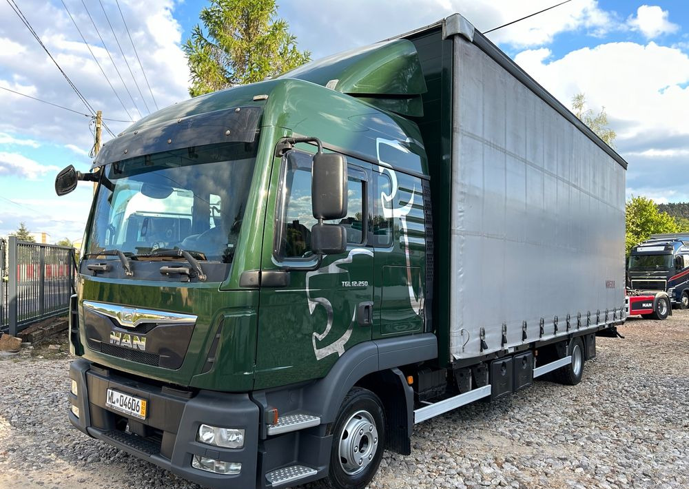 MAN TGL 12.250 GLOB UNIKAT z Niemiec BDF firanka / AUTOMAT HAK / EURO 6 / BDF 7.40 wysoki / MICHELIN 80% - Camión lona: foto 2 MAN TGL 12.250 GLOB UNIKAT z Niemiec BDF firanka / AUTOMAT HAK / EURO 6 / BDF 7.40 wysoki / MICHELIN 80% - Camión lona: foto 2