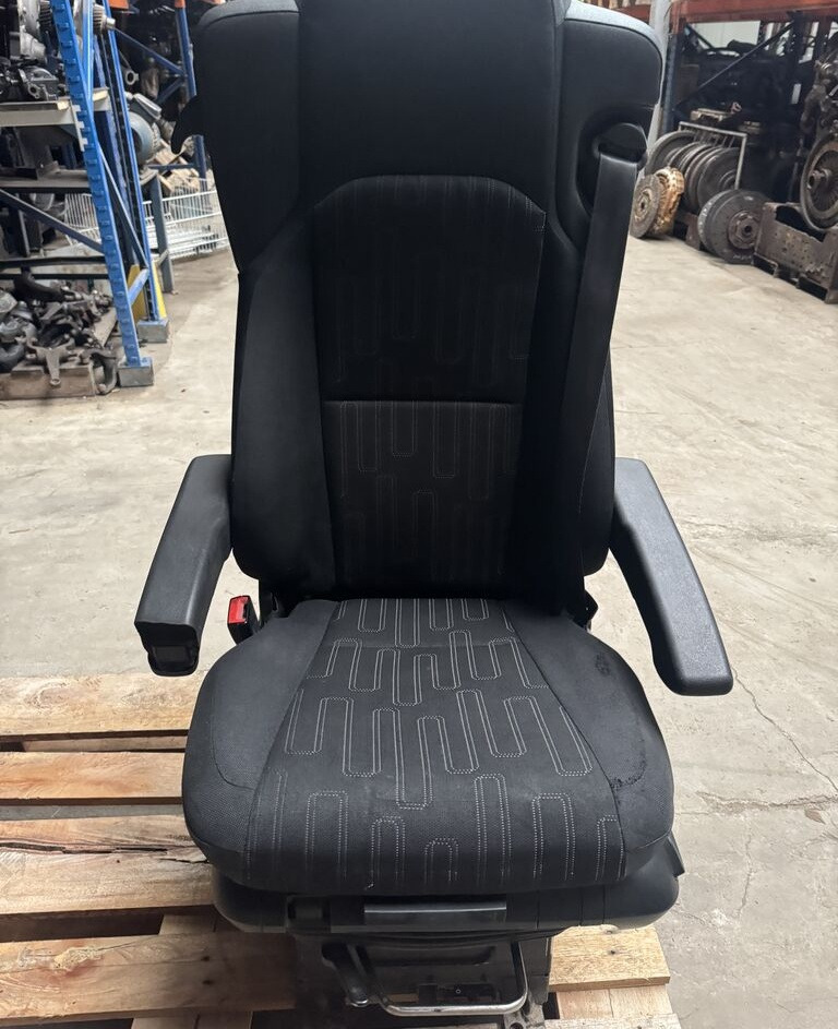 Mercedes-Benz Actros MP 4 Antos Arocs truck - Asiento para Camión: foto 4 Mercedes-Benz Actros MP 4 Antos Arocs truck - Asiento para Camión: foto 4