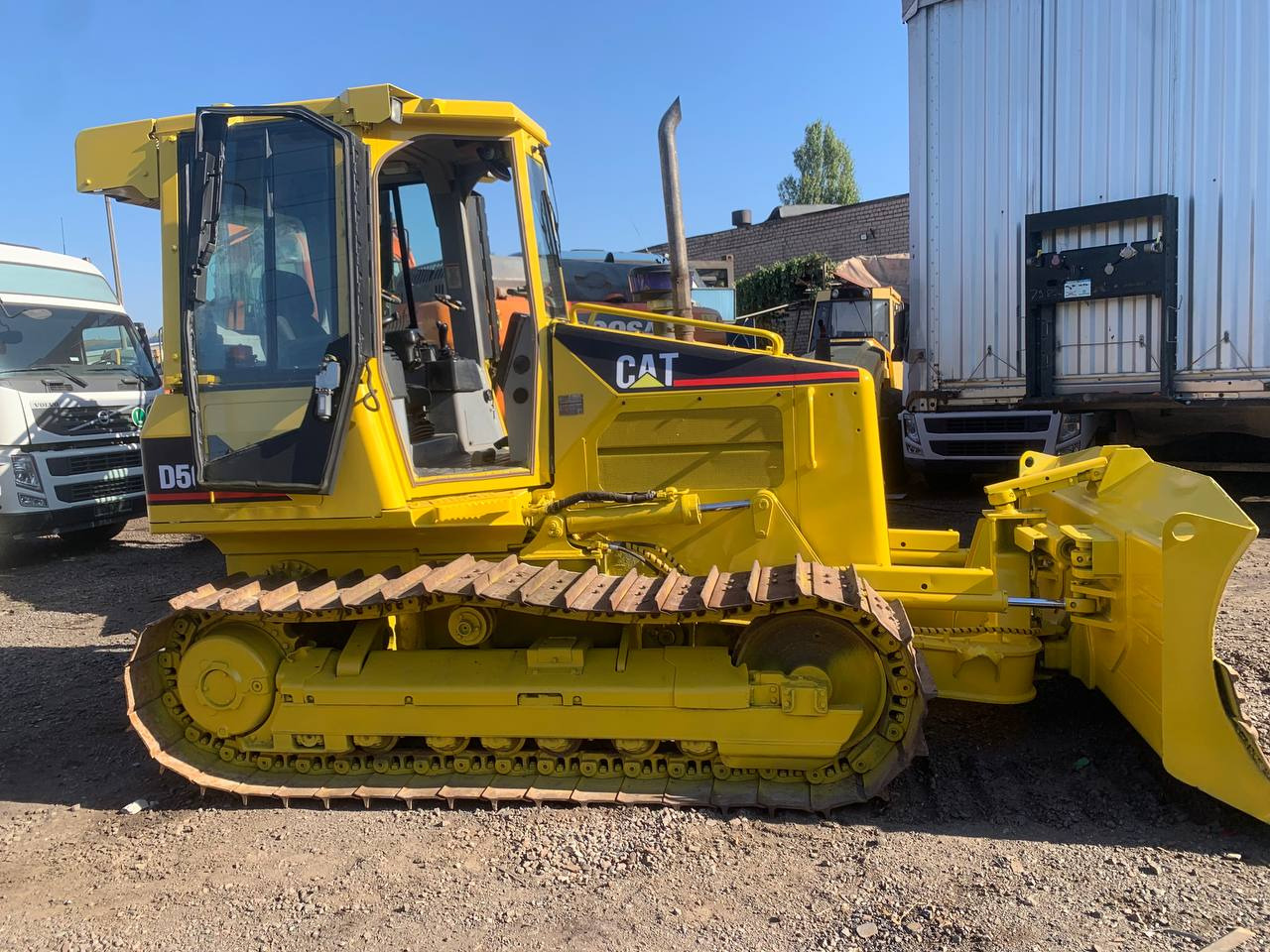CATERPILLAR D5G - Bulldozer: foto 1 CATERPILLAR D5G - Bulldozer: foto 1