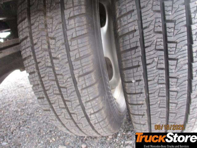 FUSO Canter 3C15 - Furgoneta caja cerrada: foto 2 FUSO Canter 3C15 - Furgoneta caja cerrada: foto 2